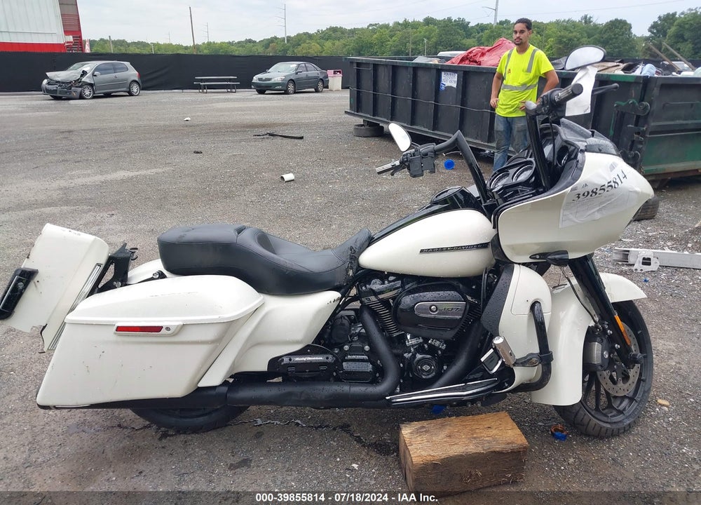 2018 HARLEY-DAVIDSON FLTRXS ROAD GLIDE SPECIAL VIN: 1HD1KTC1XJB620072