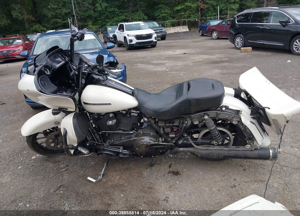 2018 HARLEY-DAVIDSON FLTRXS ROAD GLIDE SPECIAL VIN: 1HD1KTC1XJB620072