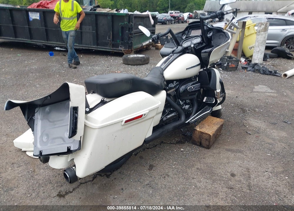 2018 HARLEY-DAVIDSON FLTRXS ROAD GLIDE SPECIAL VIN: 1HD1KTC1XJB620072