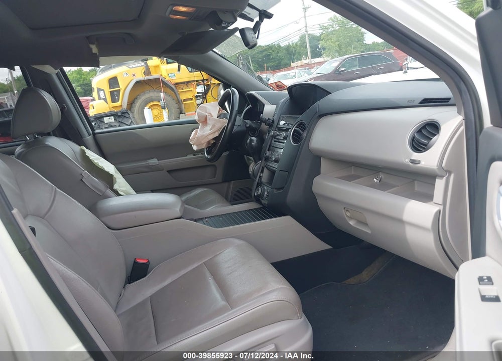 2014 HONDA PILOT TOURING VIN: 5FNYF4H92EB011098