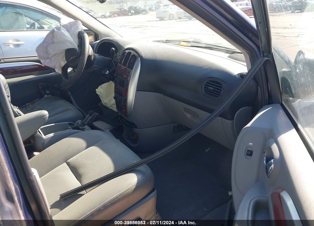 2005 CHRYSLER TOWN & COUNTRY LIMITED VIN: 2C4GP64L95R284629