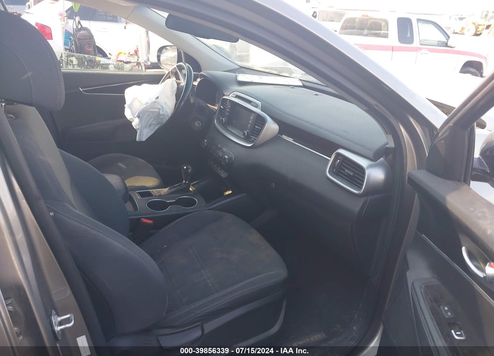 2017 KIA SORENTO 2.4L LX VIN: 5XYPGDA31HG289860