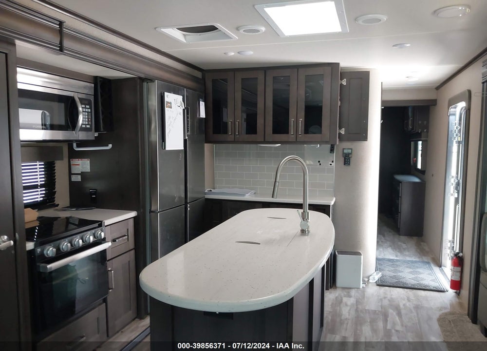 2021 GRAND DESIGN REFLECTION VIN: 573TR3827M3335425