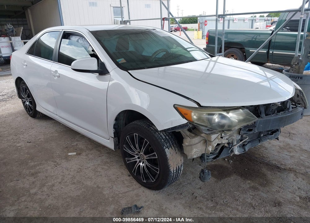 2014 TOYOTA CAMRY SE VIN: 4T1BF1FK3EU835818
