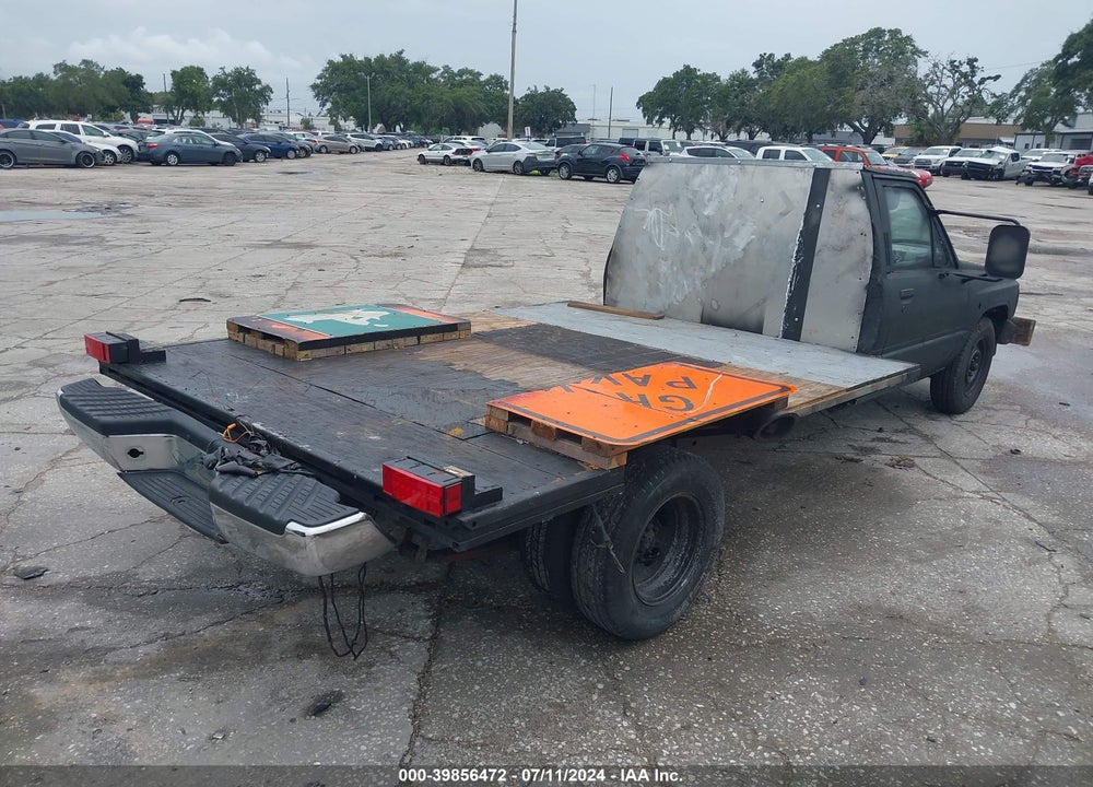 1986 TOYOTA PICKUP CAB CHASSIS RN75 DLX VIN: JT5RN75U9G0010447
