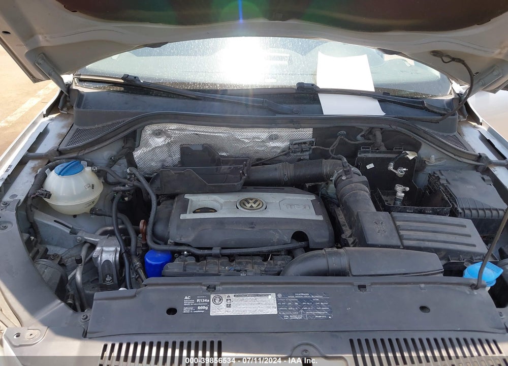2011 VOLKSWAGEN TIGUAN SE VIN: WVGAV7AX0BW501976