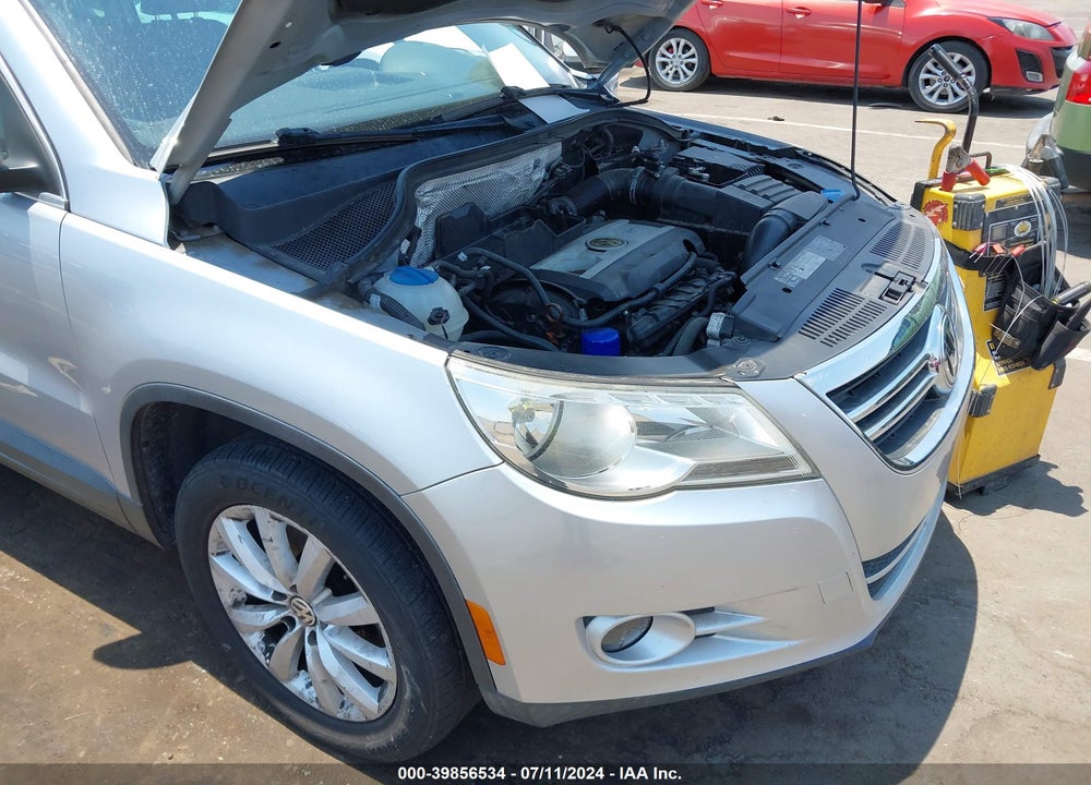 2011 VOLKSWAGEN TIGUAN SE VIN: WVGAV7AX0BW501976