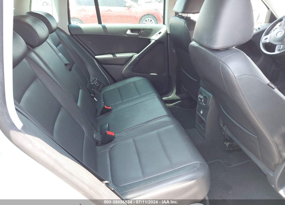 2011 VOLKSWAGEN TIGUAN SE VIN: WVGAV7AX0BW501976