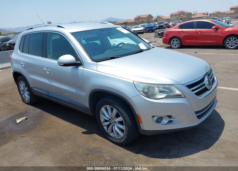 2011 VOLKSWAGEN TIGUAN SE VIN: WVGAV7AX0BW501976
