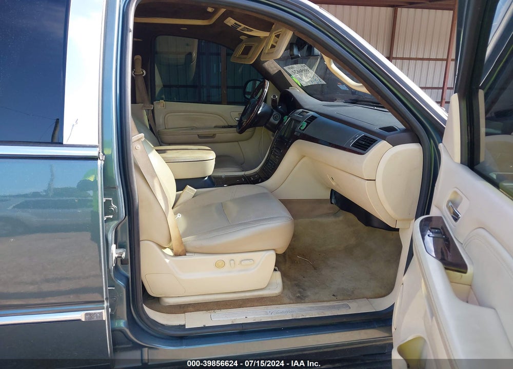2008 CADILLAC ESCALADE STANDARD VIN: 1GYFK638X8R106577