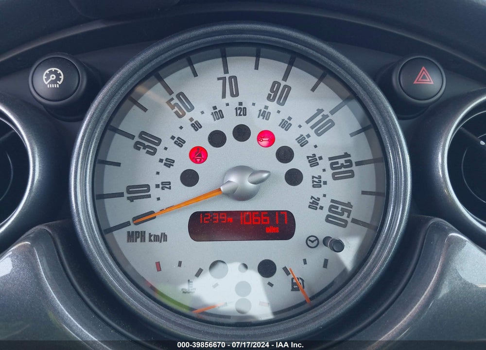 2005 MINI COOPER S VIN: WMWRE33505TL10332