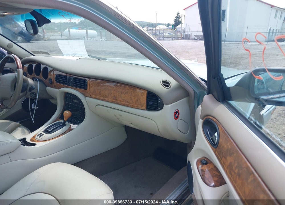 2001 JAGUAR XJ8 VIN: SAJDA24C81LF25049