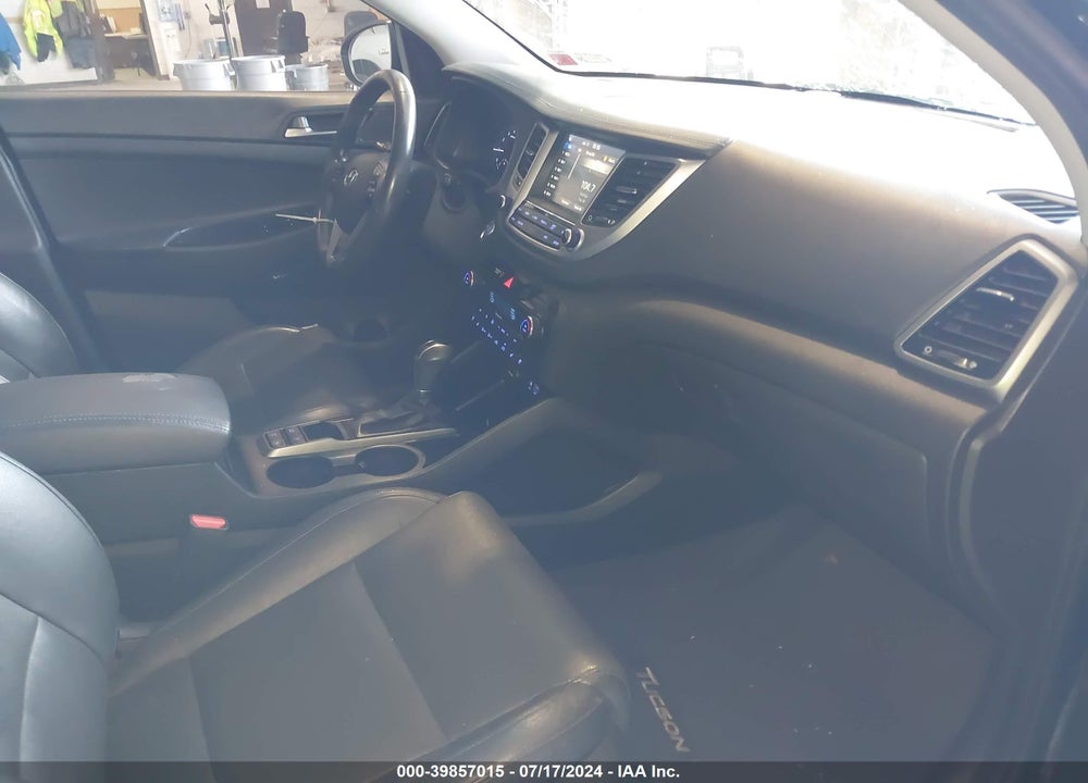 2017 HYUNDAI TUCSON LIMITED VIN: KM8J3CA22HU386725