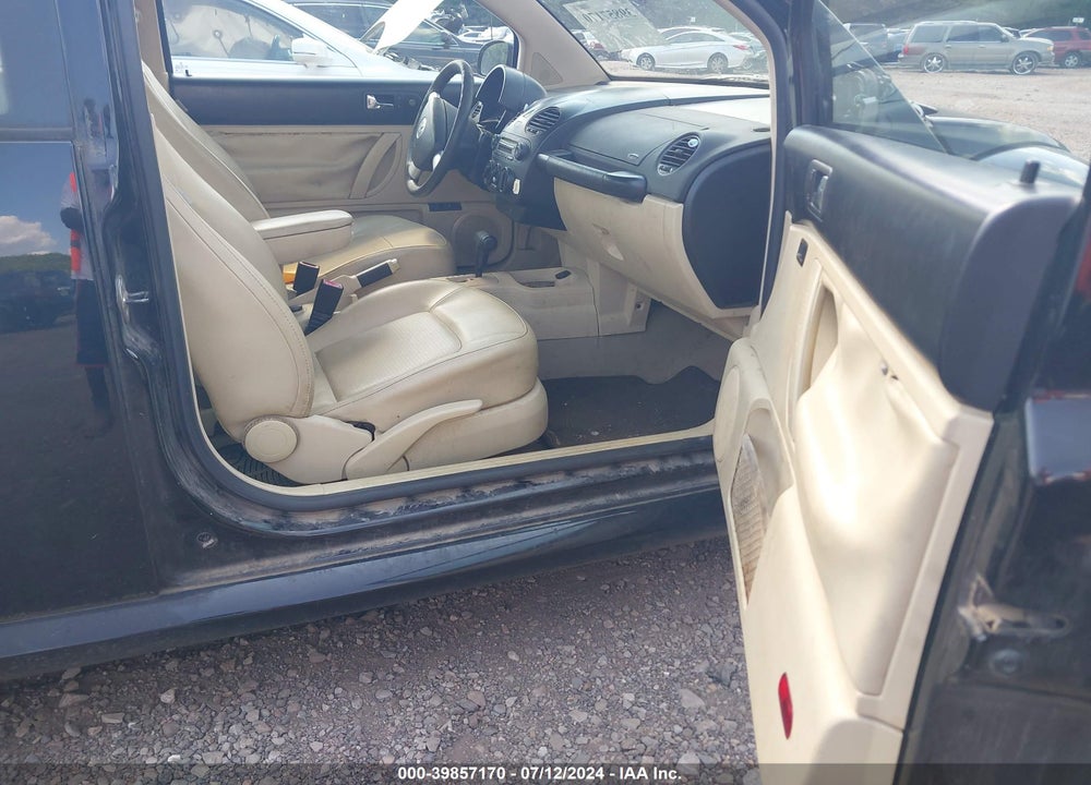 2010 VOLKSWAGEN NEW BEETLE 2.5L FINAL EDITION VIN: 3VWPW3AG6AM036555