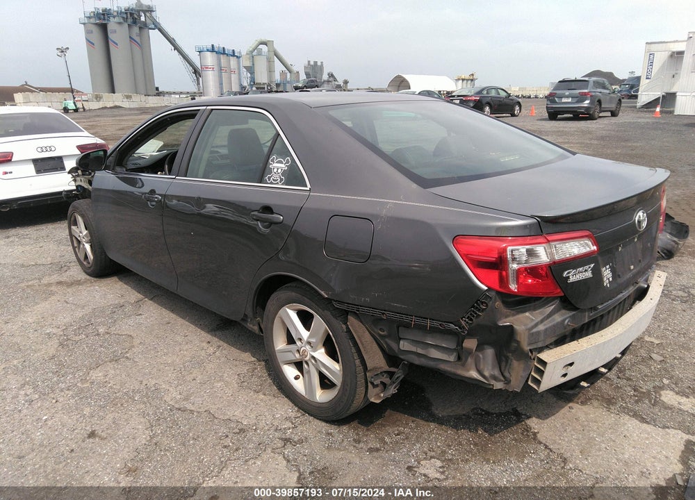 2013 TOYOTA CAMRY SE VIN: 4T1BF1FK6DU647891