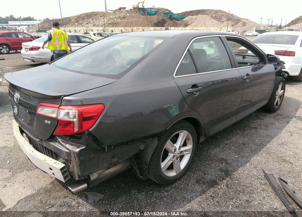 2013 TOYOTA CAMRY SE VIN: 4T1BF1FK6DU647891