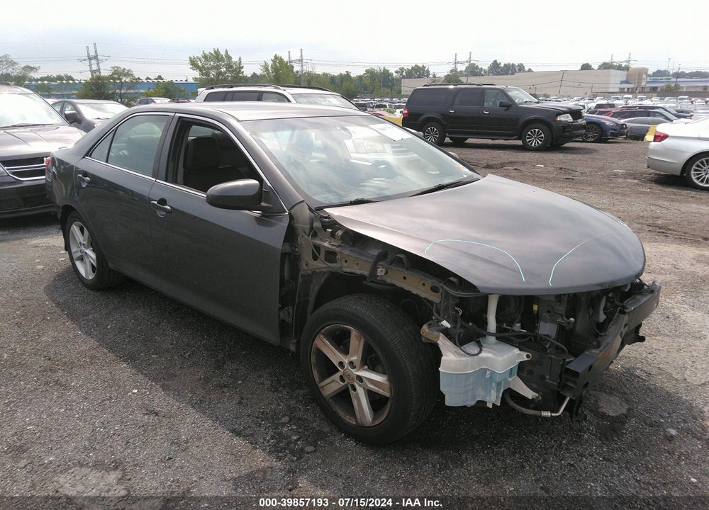 2013 TOYOTA CAMRY SE VIN: 4T1BF1FK6DU647891