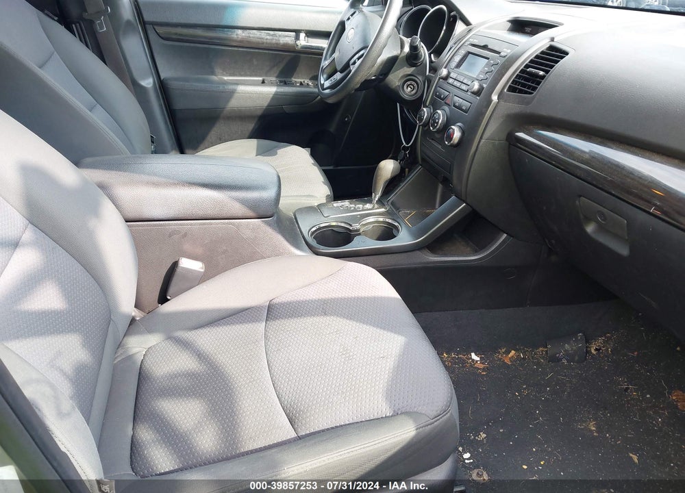 2012 KIA SORENTO LX VIN: 5XYKT3A18CG203936