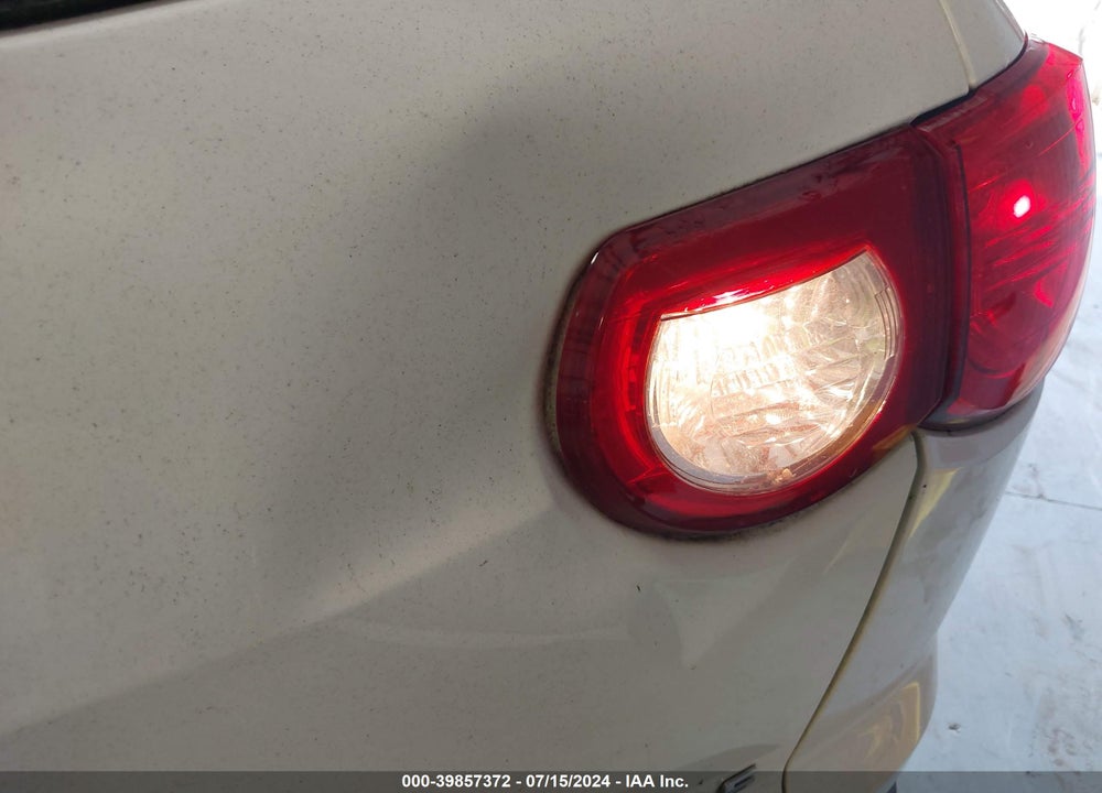 2011 CHEVROLET TRAVERSE LS VIN: 1GNKVEED6BJ214921