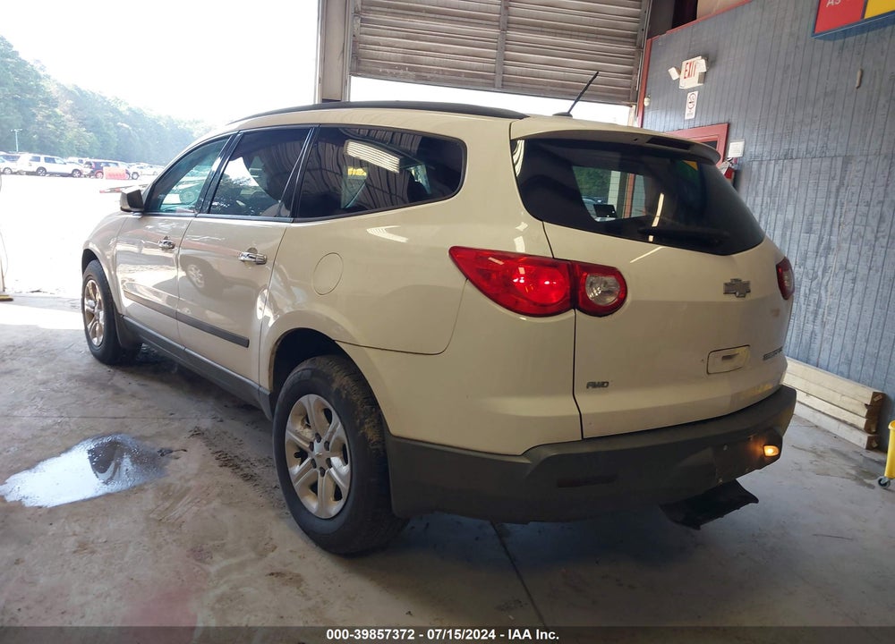 2011 CHEVROLET TRAVERSE LS VIN: 1GNKVEED6BJ214921