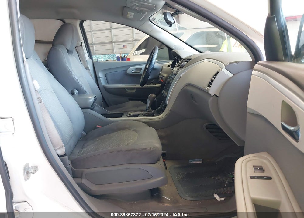 2011 CHEVROLET TRAVERSE LS VIN: 1GNKVEED6BJ214921