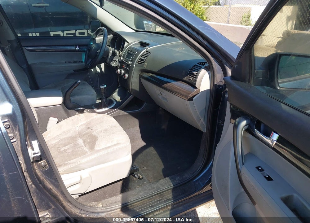 2011 KIA SORENTO VIN: 5XYKT3A11BG149619