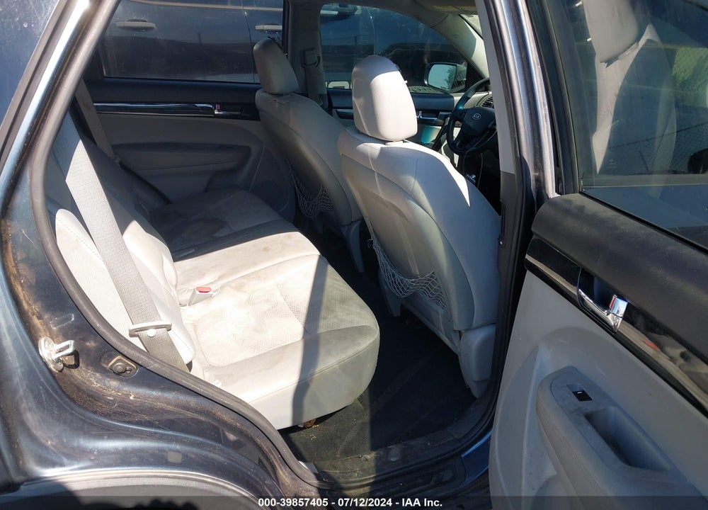 2011 KIA SORENTO VIN: 5XYKT3A11BG149619