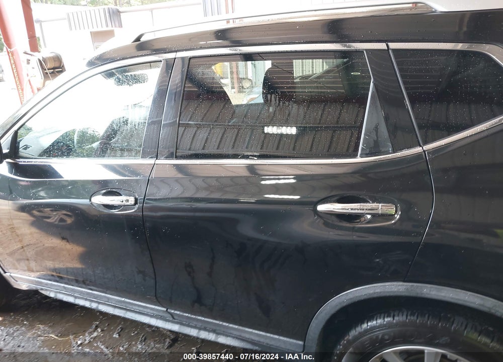 2018 NISSAN ROGUE SV VIN: KNMAT2MV6JP523061