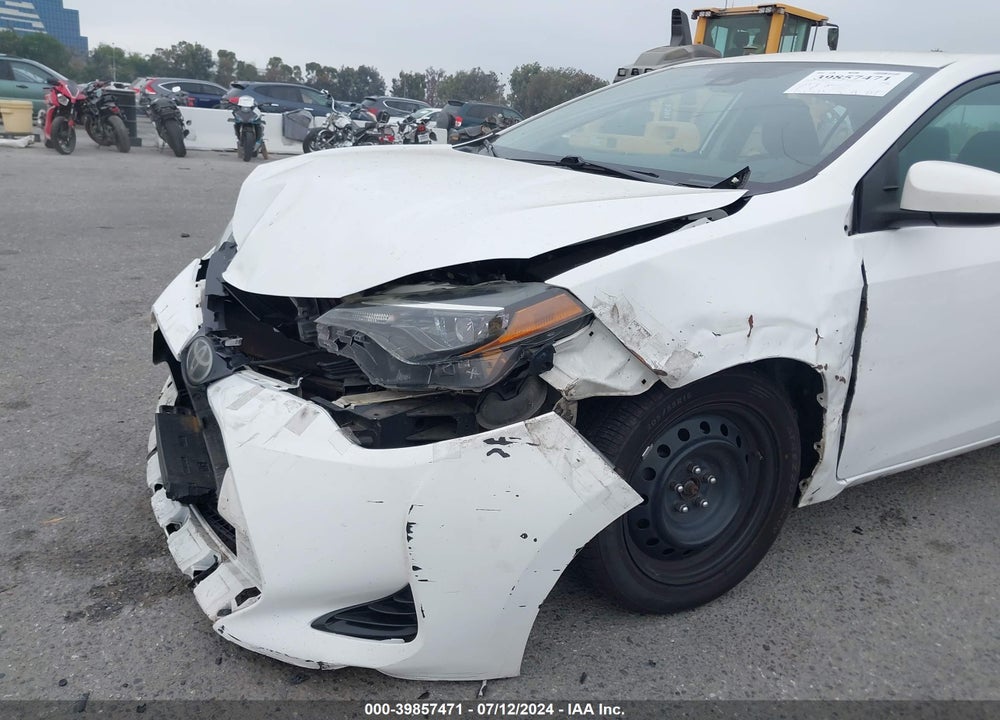 2018 TOYOTA COROLLA LE VIN: 2T1BURHE0JC073278