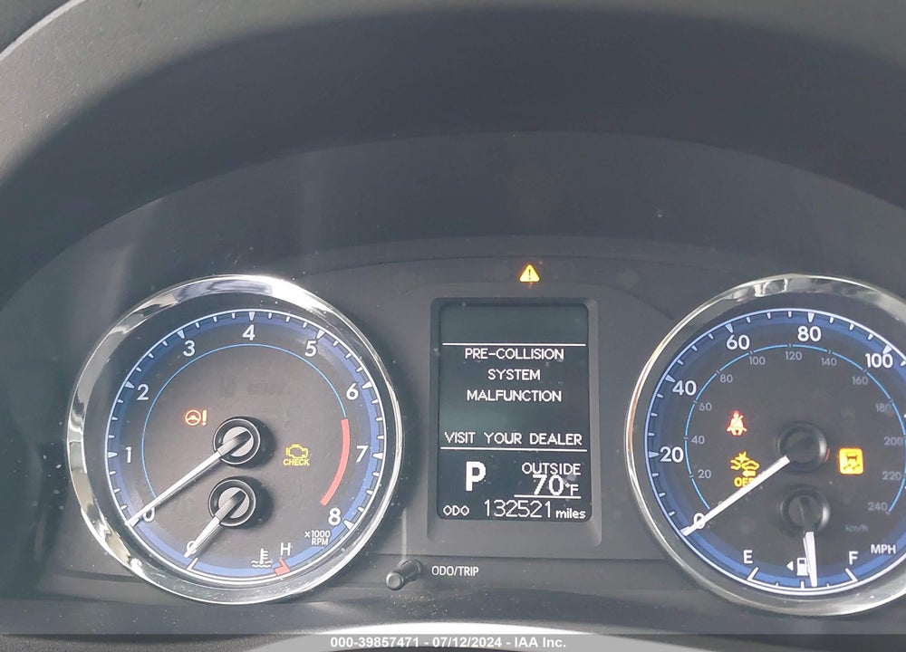 2018 TOYOTA COROLLA LE VIN: 2T1BURHE0JC073278
