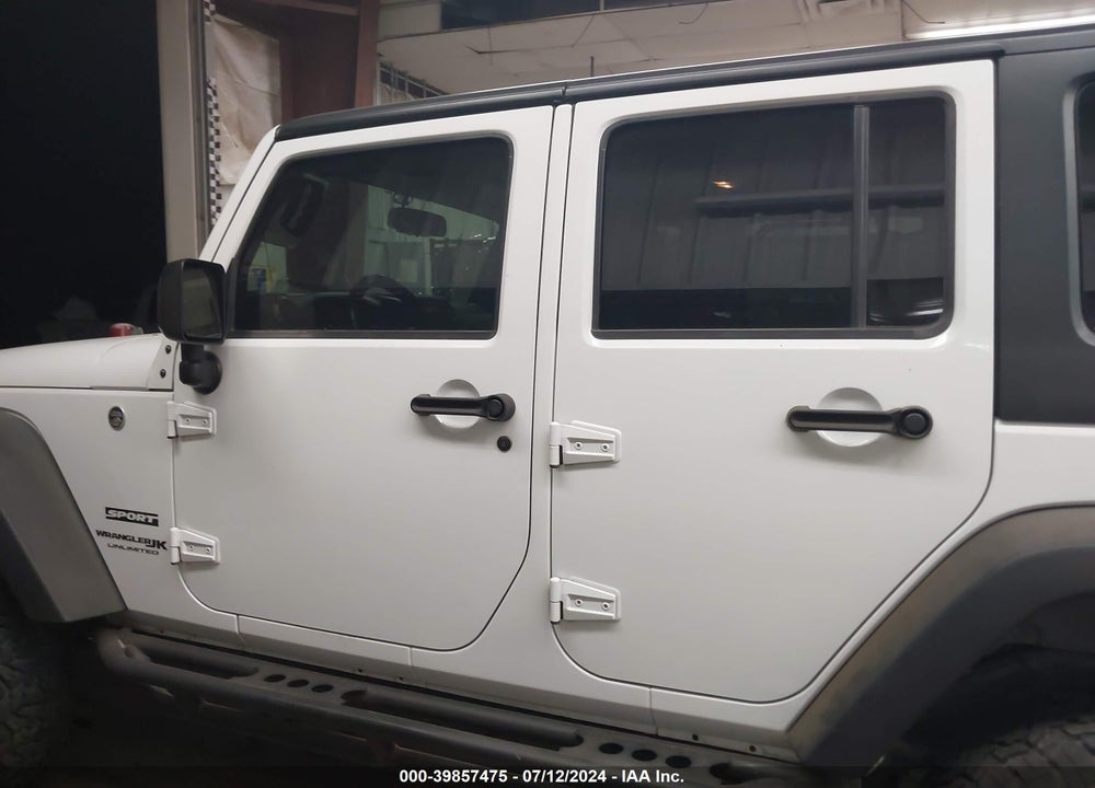 2018 JEEP WRANGLER JK UNLIMITED SPORT S 4X4 VIN: 1C4HJWDG9JL904892