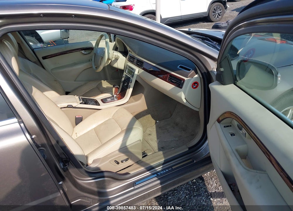 2008 VOLVO V70 3.2 VIN: YV1BW982781055563