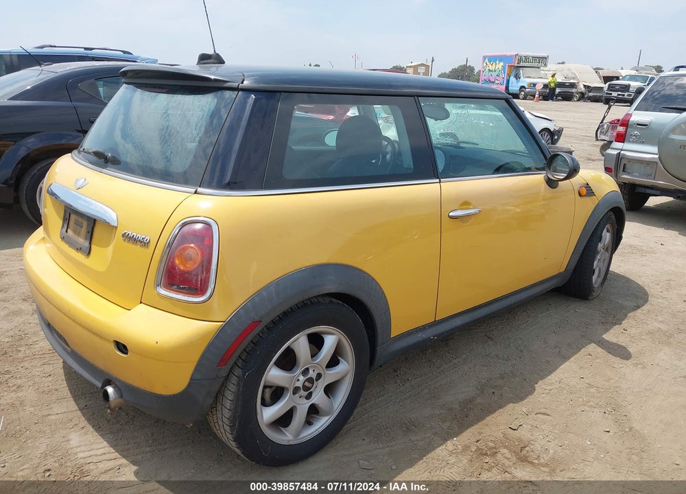 2007 MINI COOPER VIN: WMWMF33547TT53498