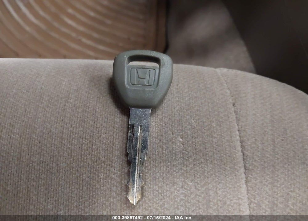 1998 HONDA ACCORD LX VIN: 1HGCG5648WA210916