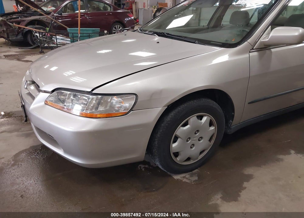 1998 HONDA ACCORD LX VIN: 1HGCG5648WA210916