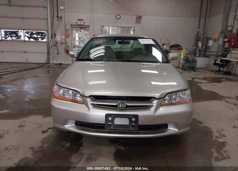 1998 HONDA ACCORD LX VIN: 1HGCG5648WA210916
