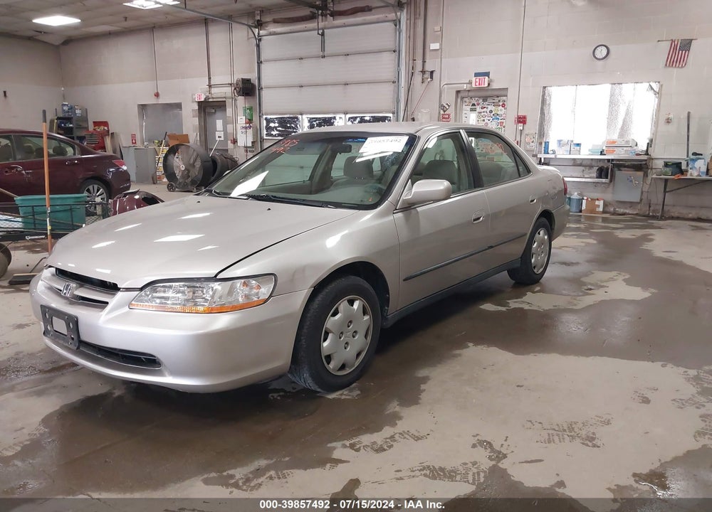 1998 HONDA ACCORD LX VIN: 1HGCG5648WA210916