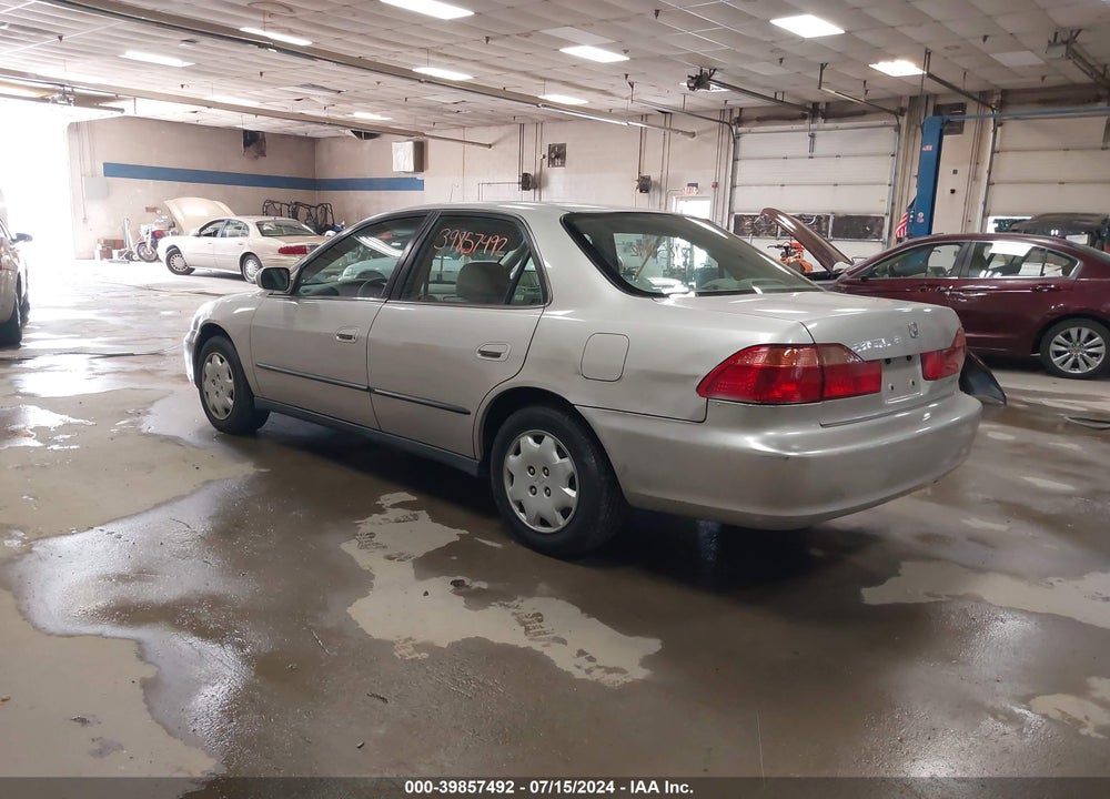1998 HONDA ACCORD LX VIN: 1HGCG5648WA210916