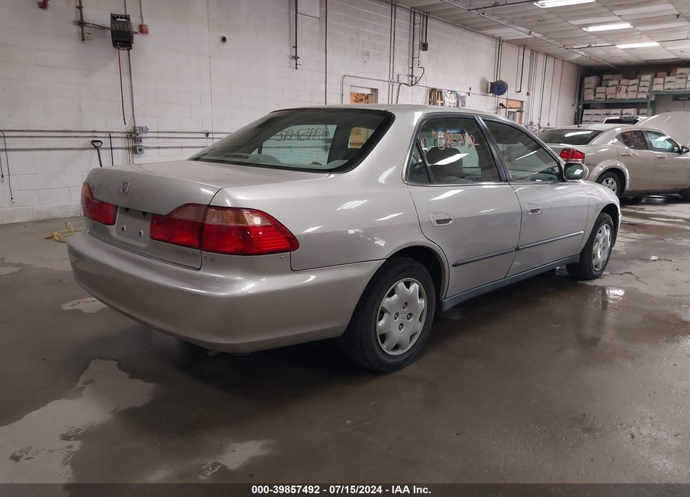 1998 HONDA ACCORD LX VIN: 1HGCG5648WA210916