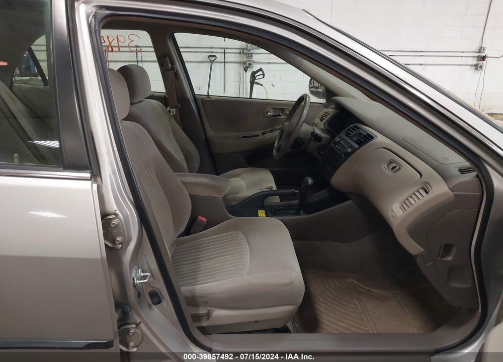 1998 HONDA ACCORD LX VIN: 1HGCG5648WA210916