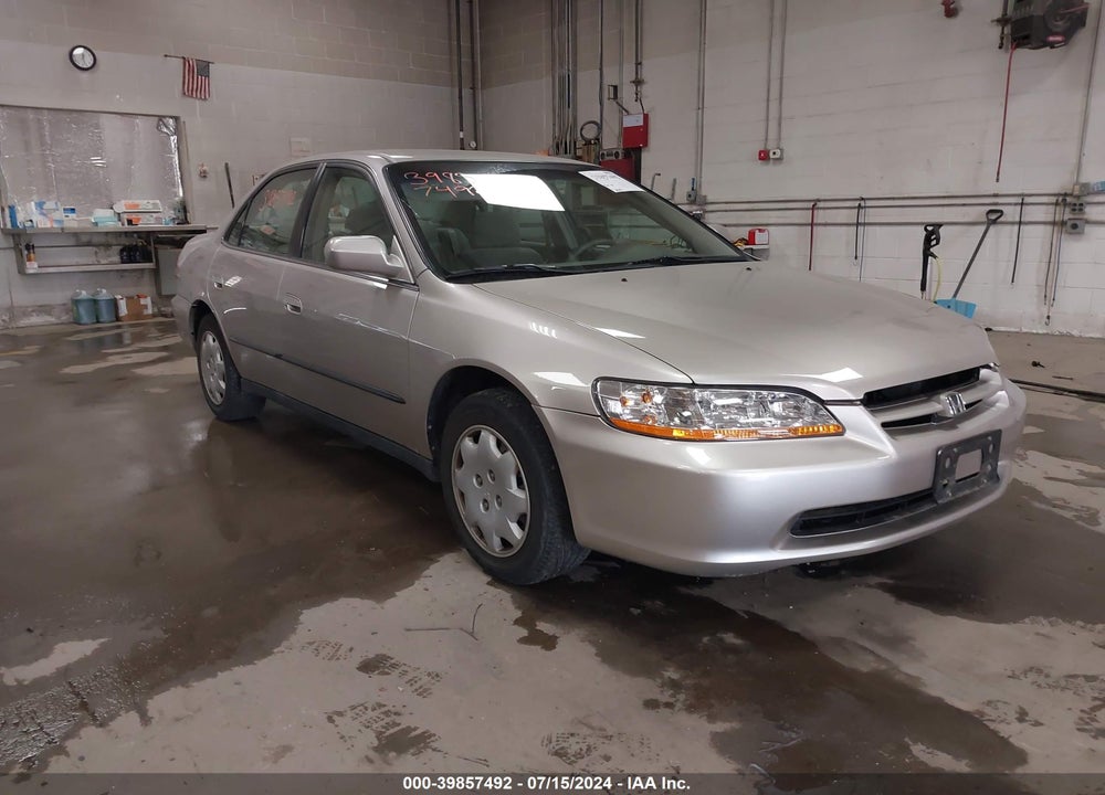 1998 HONDA ACCORD LX VIN: 1HGCG5648WA210916