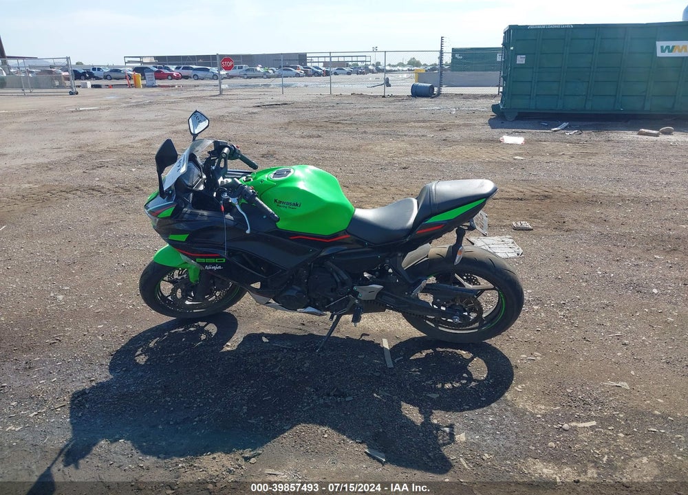 2022 KAWASAKI EX650 N VIN: ML5EXEN17NDA72486