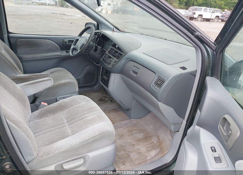 2000 TOYOTA SIENNA LE VIN: 4T3ZF13C0YU261055