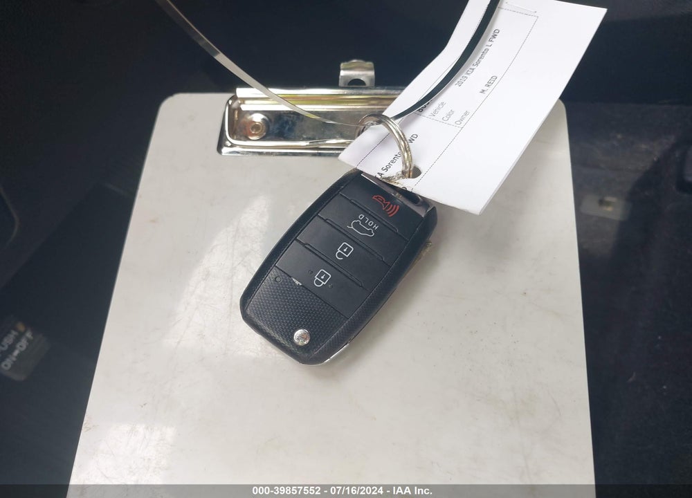 2019 KIA SORENTO 2.4L L VIN: 5XYPG4A35KG577534