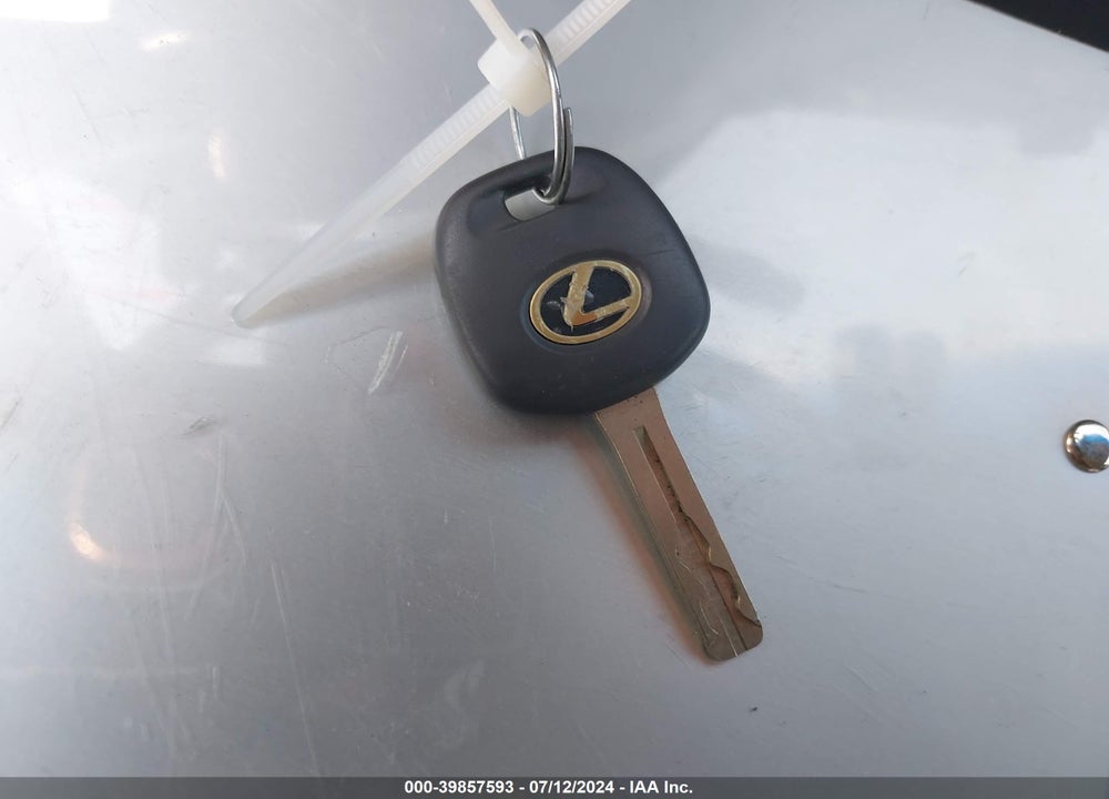 2002 LEXUS ES 300 VIN: JTHBF30G325014615