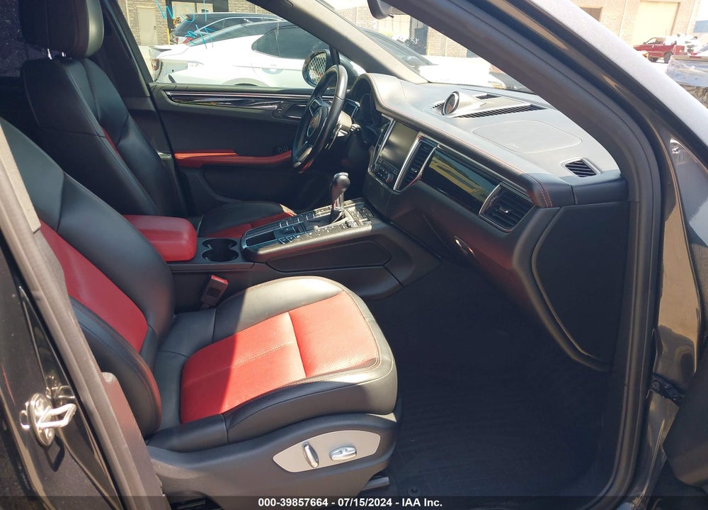 2018 PORSCHE MACAN SPORT EDITION VIN: WP1AA2A51JLB19570
