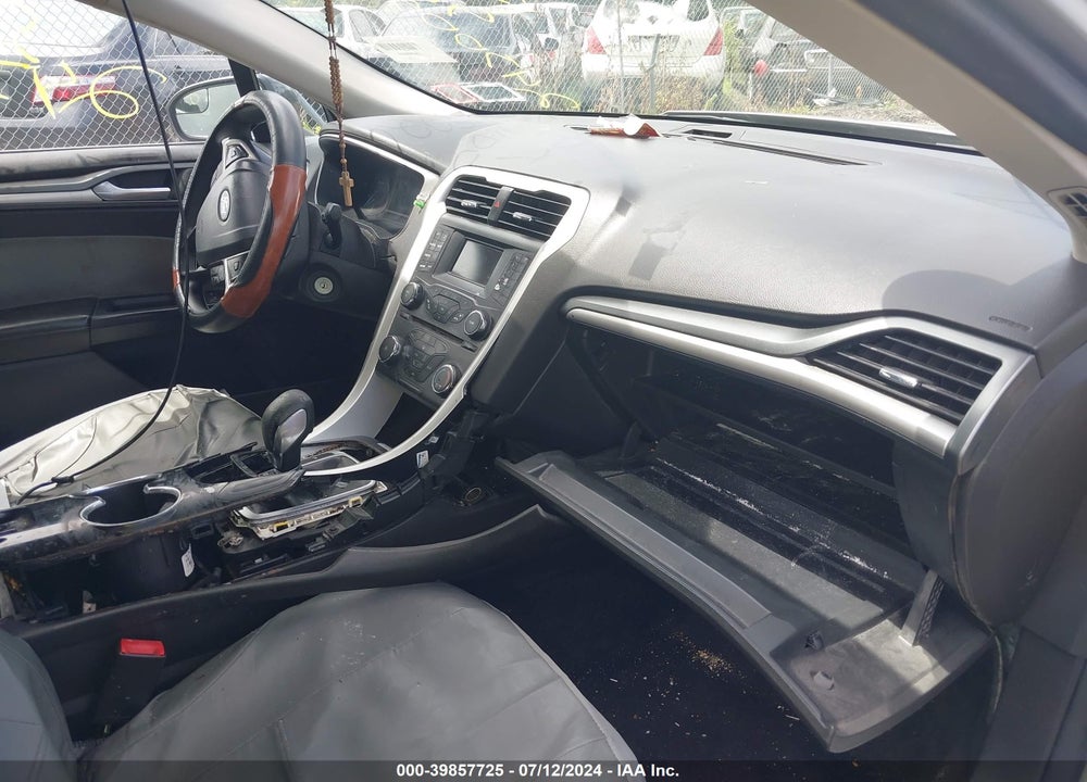2015 FORD FUSION S VIN: 3FA6P0G76FR121977