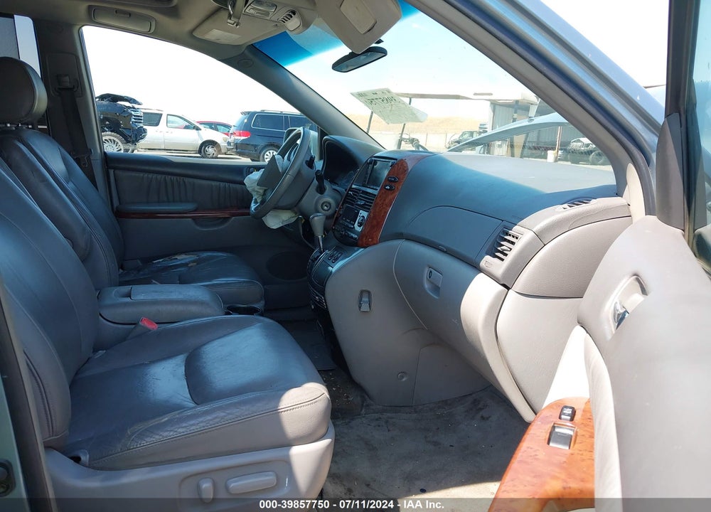 2005 TOYOTA SIENNA XLE VIN: 5TDZA22C25S280905