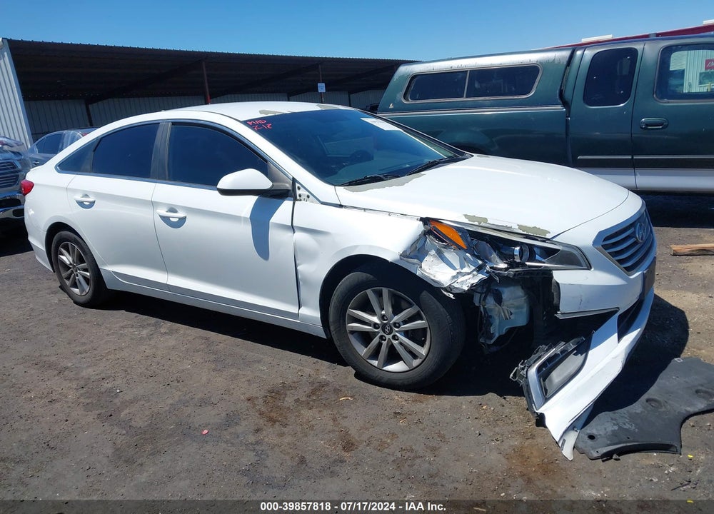 2015 HYUNDAI SONATA SE VIN: 5NPE24AF3FH010589