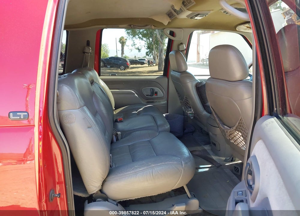 1999 CHEVROLET SUBURBAN 1500 LT VIN: 3GNEC16R6XG193888